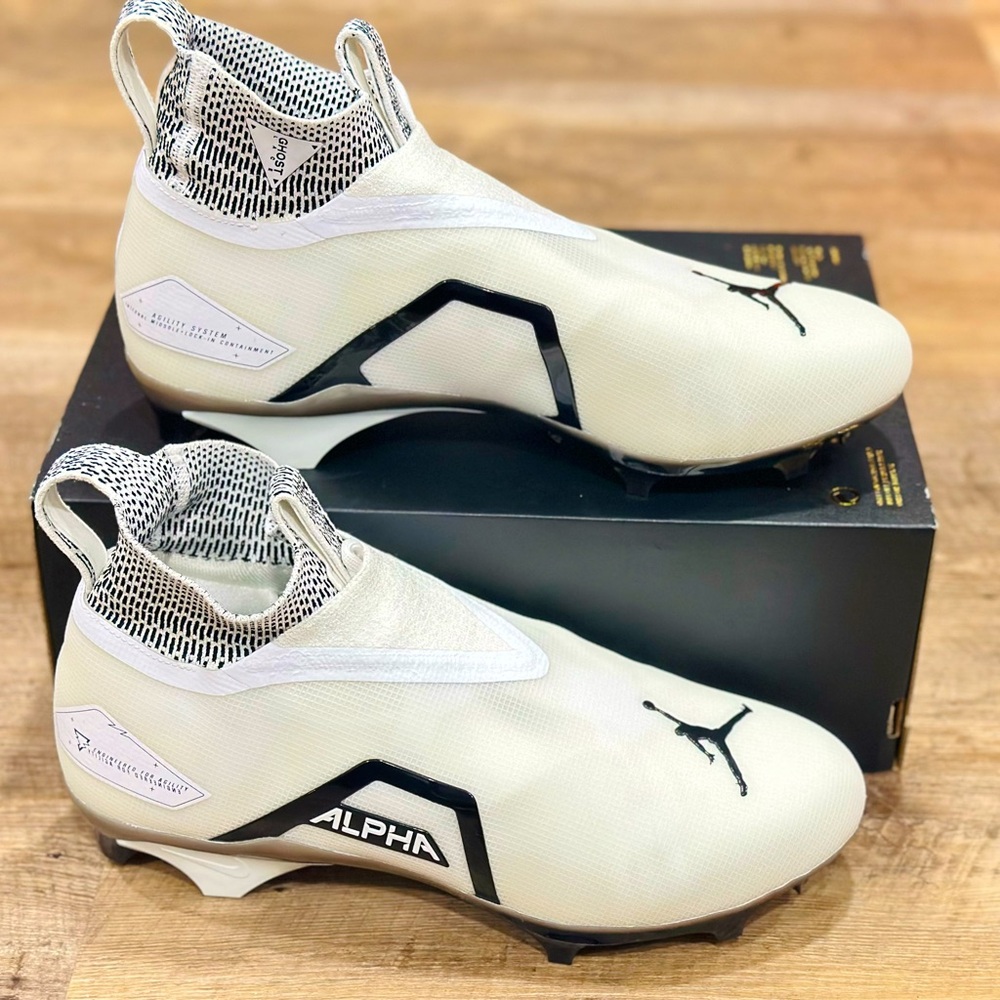 Jordan Alpha Menace Elite 3 Football Cleats Wide